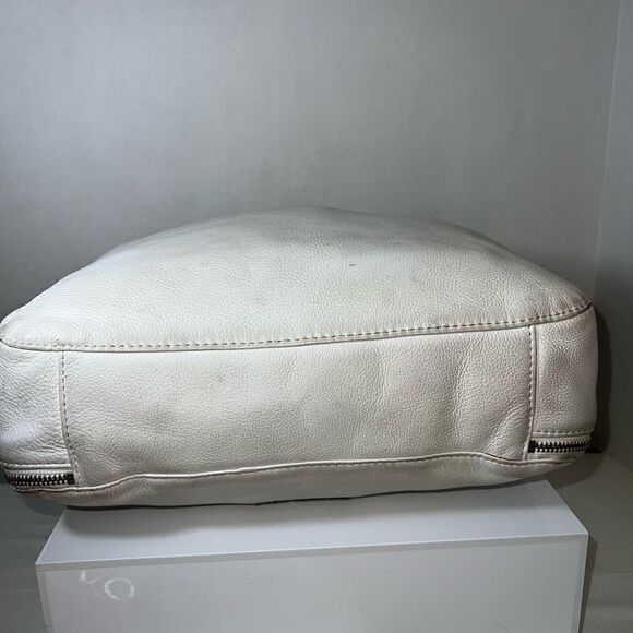 Micheal Kors Large Hobo - Picture 7 of 9